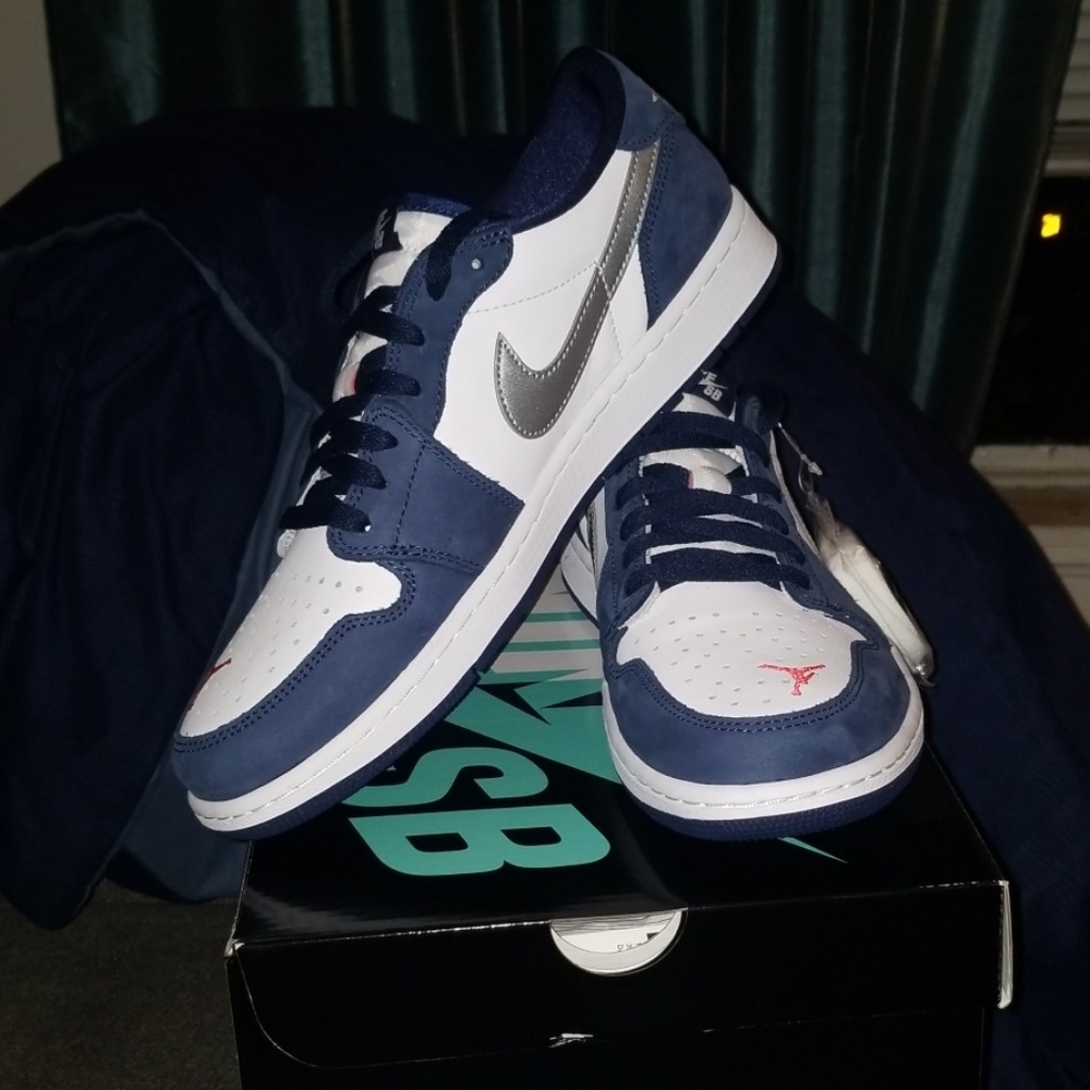 NIKE SB AIR JORDAN 1 LOW QS - Picture 2 of 7